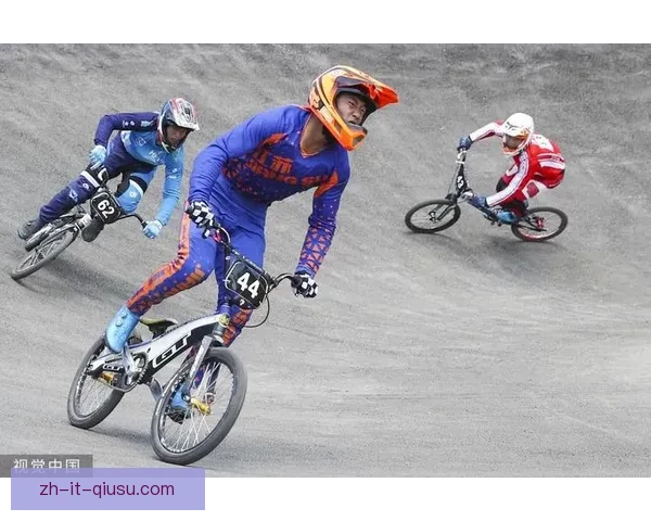 激情BMX赛场：突破重围，绝技飞翔